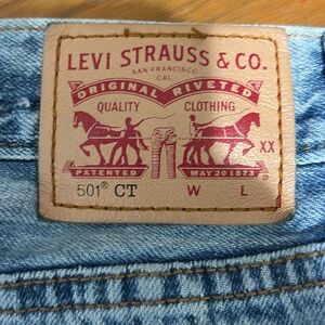 Stylish Blue Denim Jeans
501  Crop Jeans
27” Inseam
12” Opening
Distressed